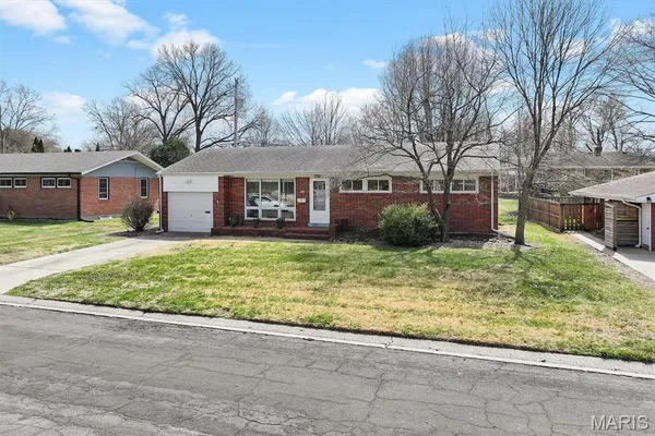 $249,000 | 628 Roanoke Drive, Edwardsville, IL 62025