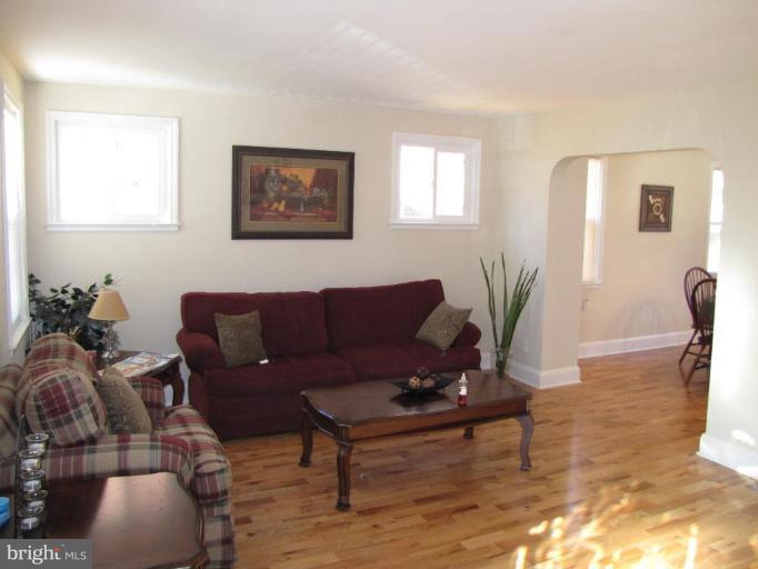 5152 Stafford Road Baltimore, MD 21229 - Photo 2 of 22 a living room with furniture and wooden floor