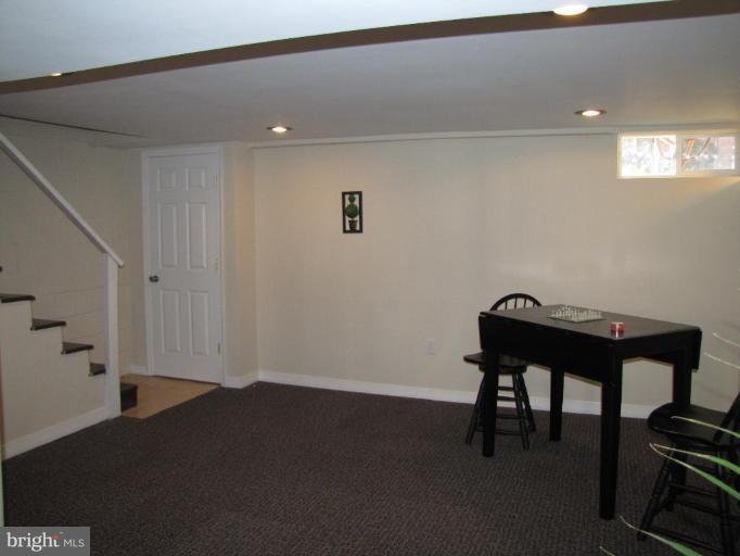 5152 Stafford Road Baltimore, MD 21229 - Photo 20 of 22 a room with a table and chairs