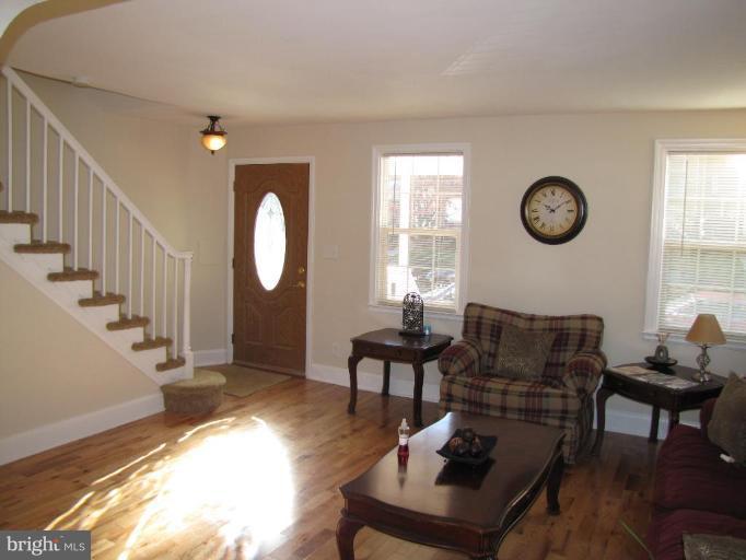5152 Stafford Road Baltimore, MD 21229 - Photo 3 of 22 a living room with furniture a table and a clock