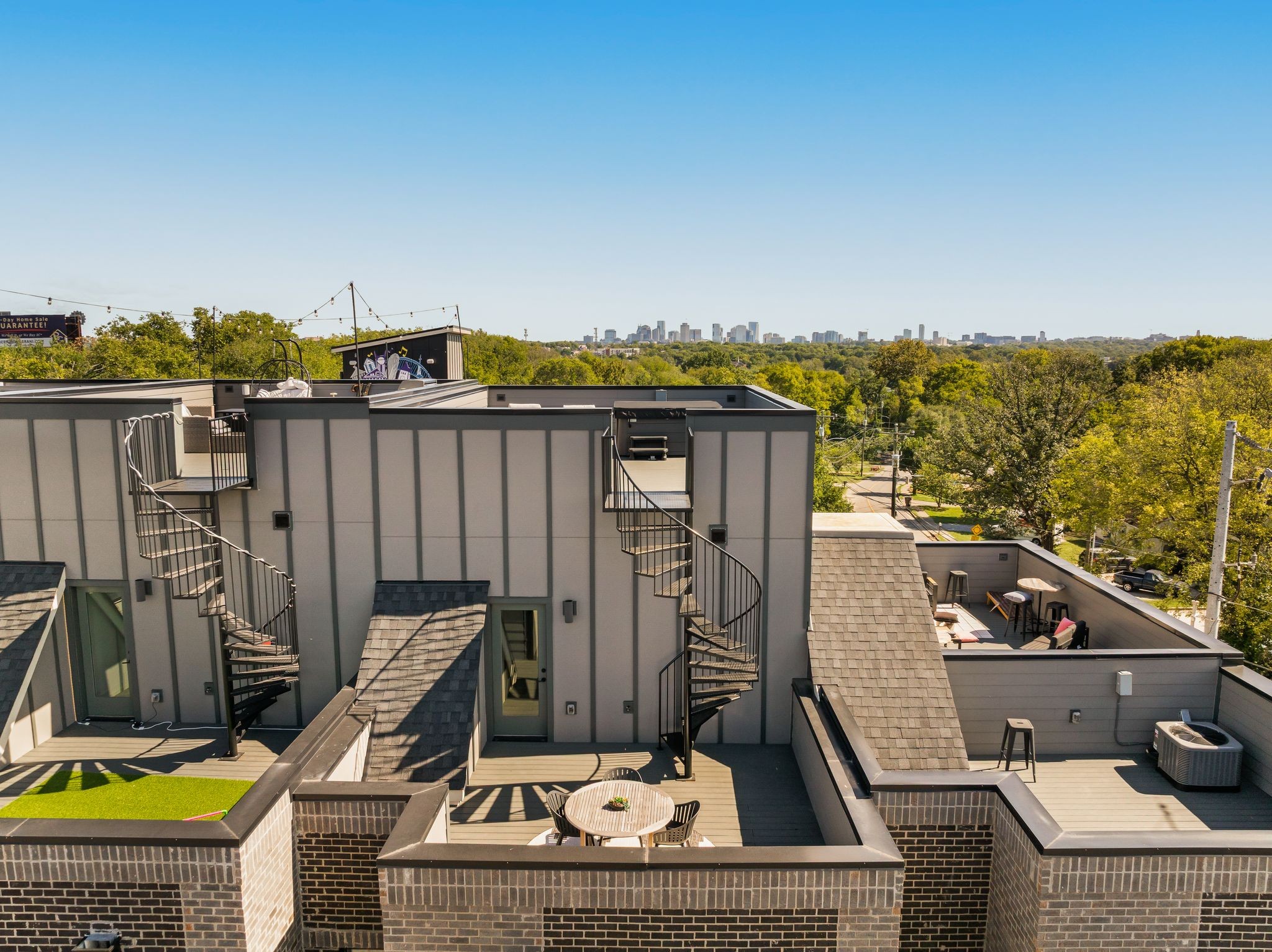 2000 South Hamilton Road, Unit 2 Nashville, TN 37218 - Photo 29 of 43 a view of a balcony with chairs