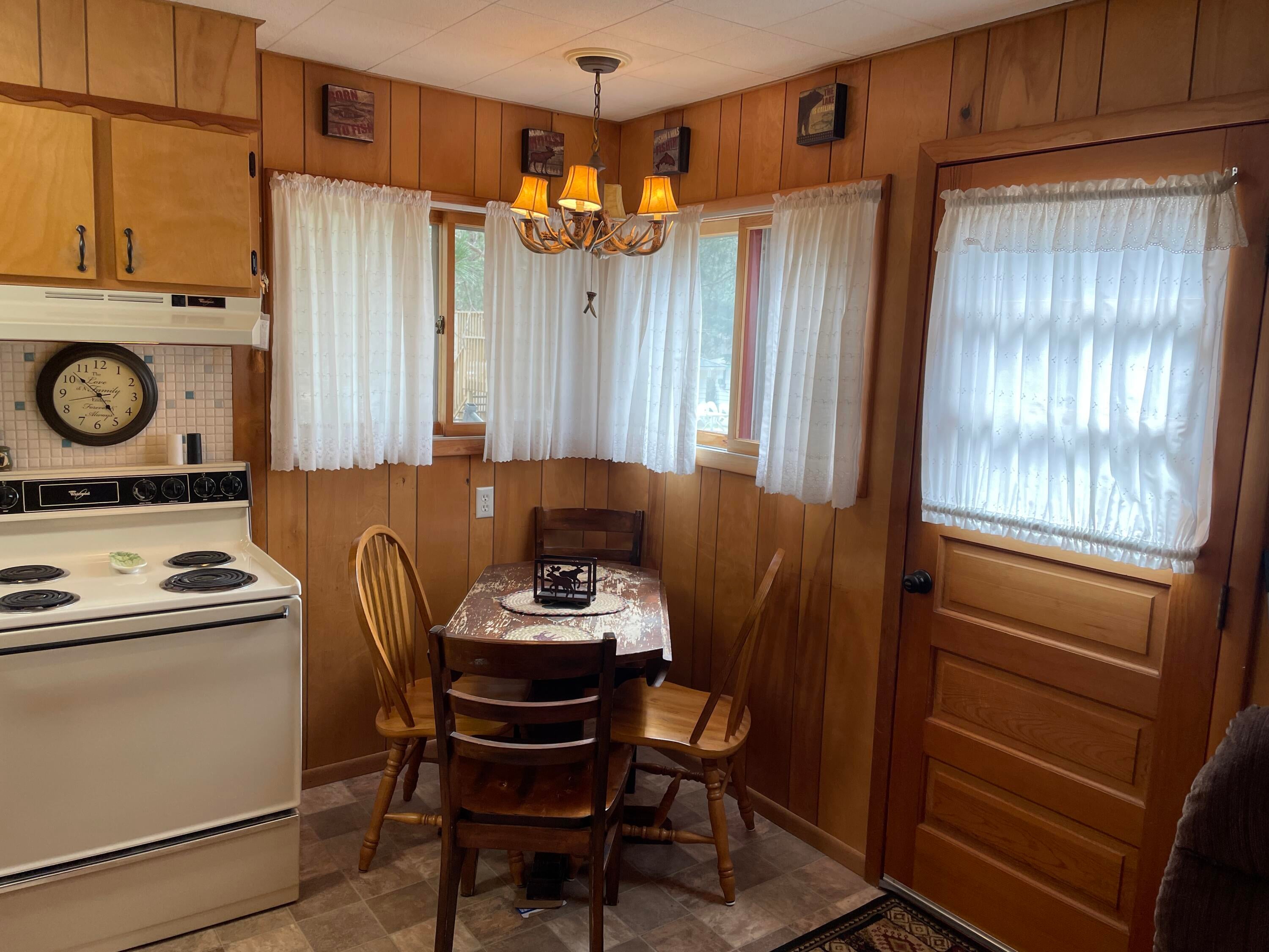 214 Chestnut Road Roscommon, MI 48653 - Photo 3 of 15 Gallery Image 3