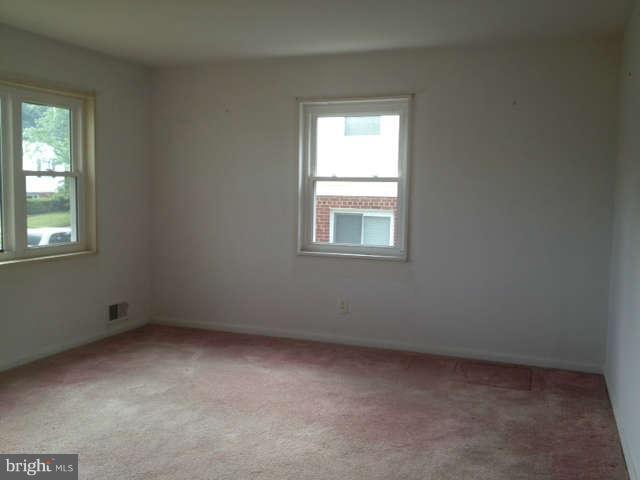6918 Decatur Place Hyattsville, MD 20784 - Photo 2 of 10 Living Room
