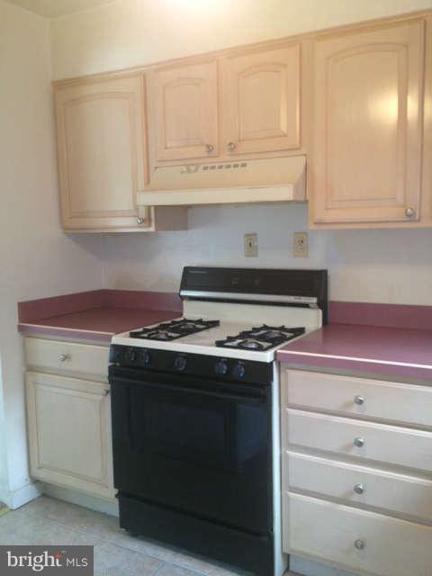 6918 Decatur Place Hyattsville, MD 20784 - Photo 4 of 10 Kitchen
