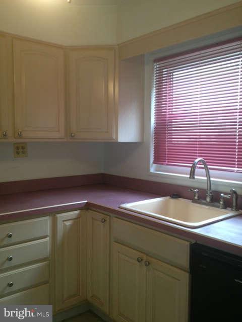 6918 Decatur Place Hyattsville, MD 20784 - Photo 5 of 10 Kitchen