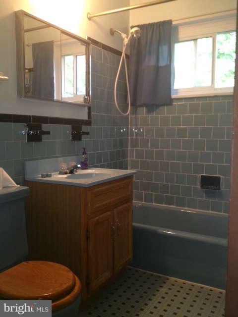 6918 Decatur Place Hyattsville, MD 20784 - Photo 6 of 10 Bath