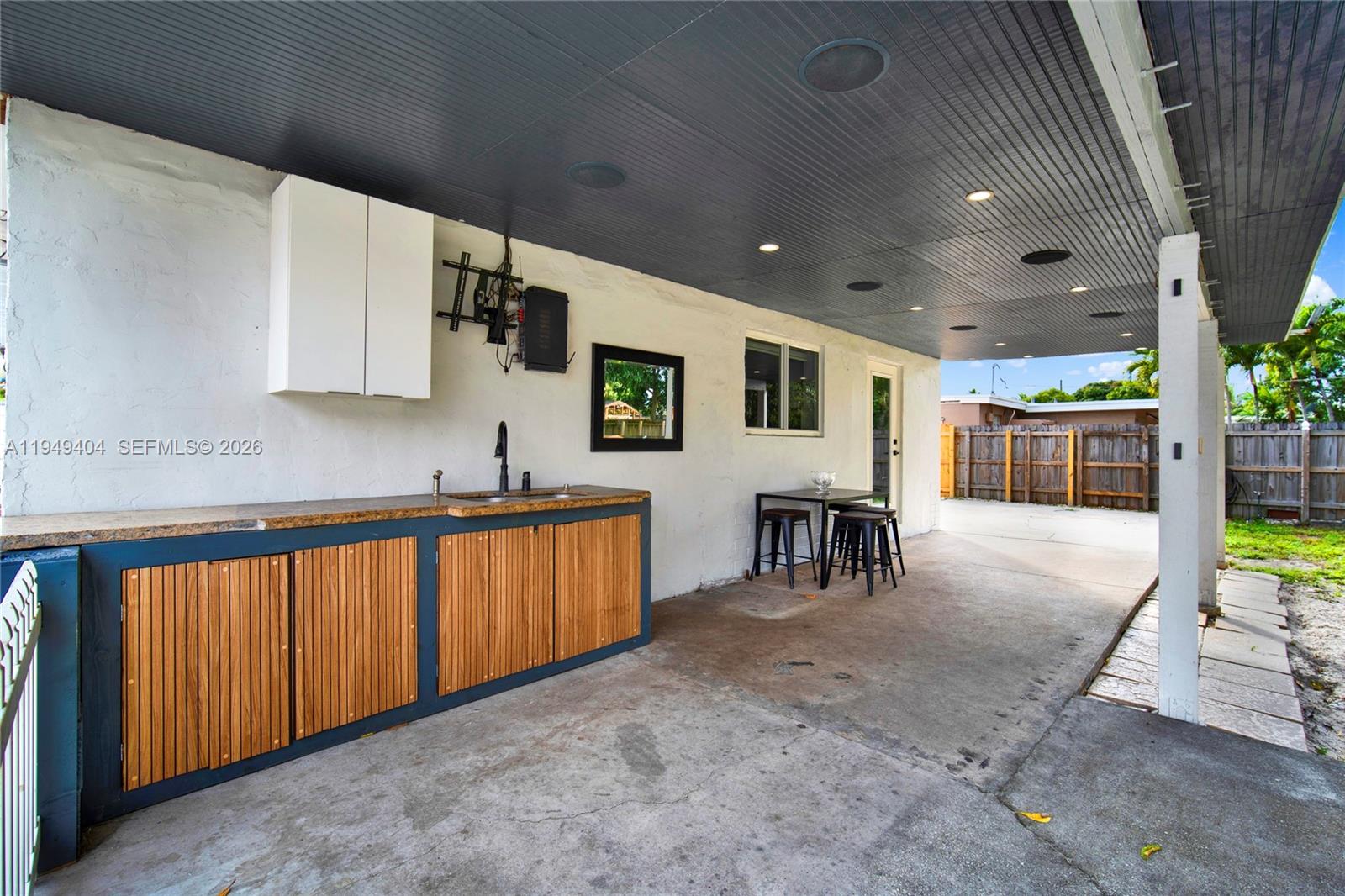 463 East 61st Street Hialeah, FL 33013 - Photo 17 of 21