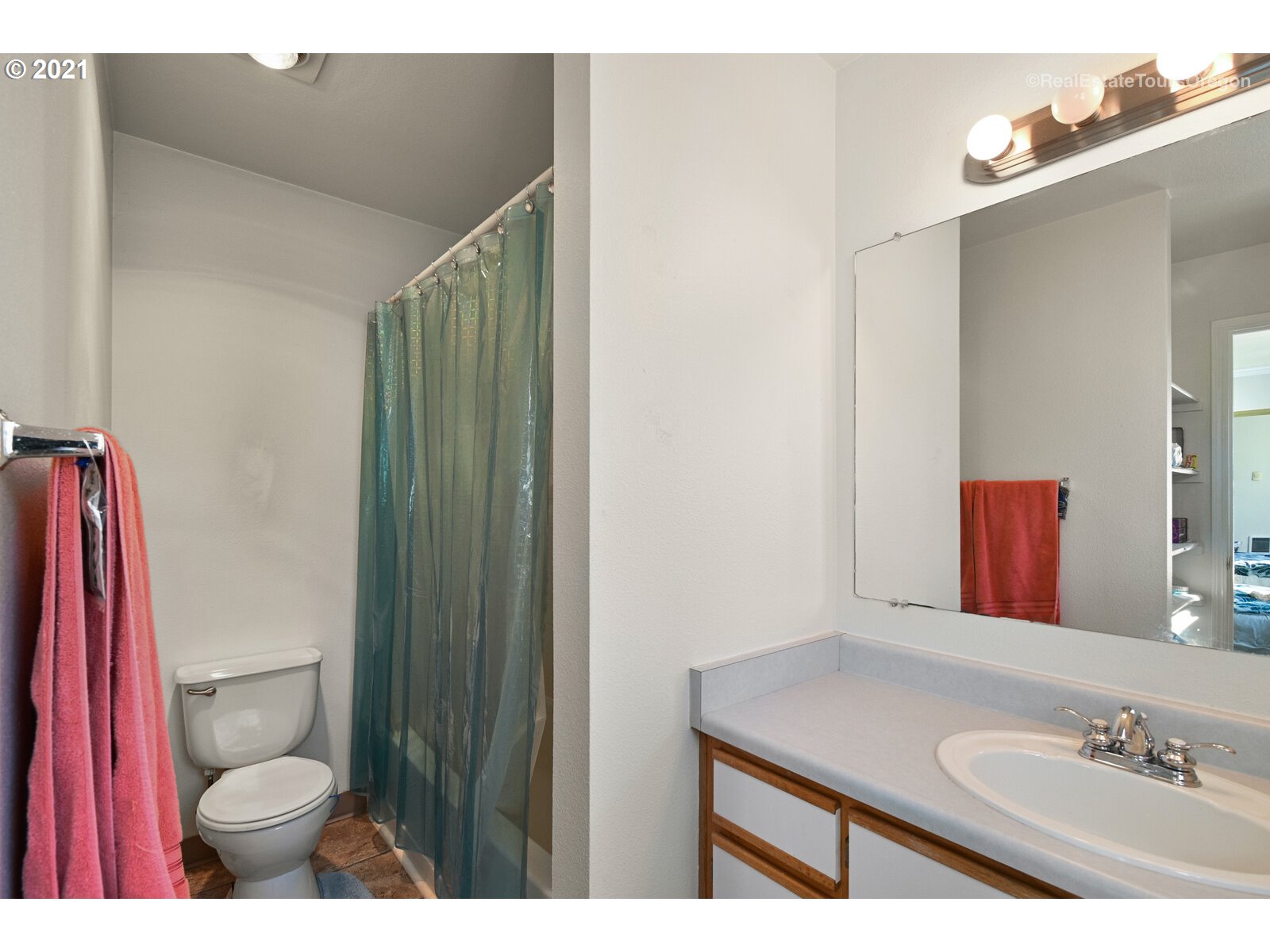 7173 Southwest Sagert Street, Unit 107 Tualatin, OR 97062 - Photo 27 of 31