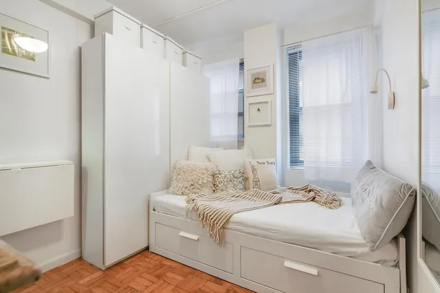 $2,450 | 135 East 54th Street, Unit MR3 | Midtown East