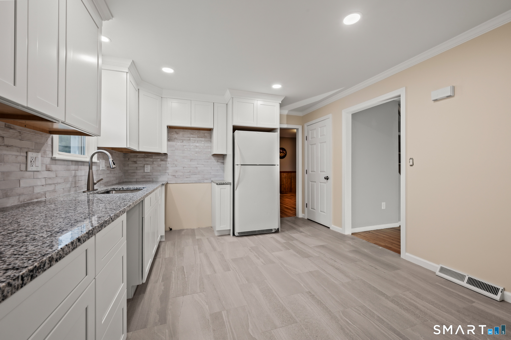 19 Sheffield Road North Haven, CT 06473 - Photo 4 of 33 Gallery Image 4