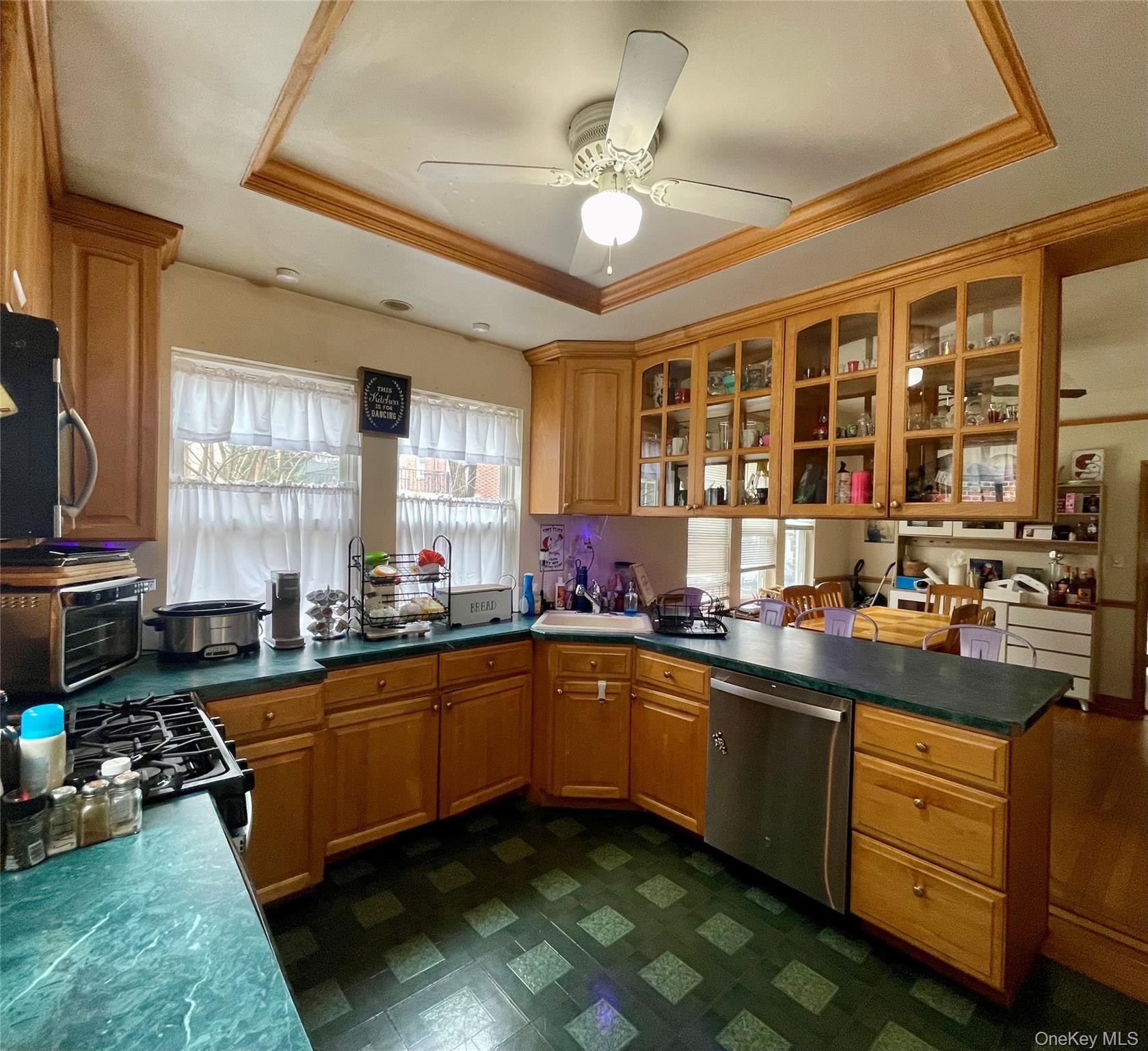 372 East 235th Street Bronx, NY 10470 - Photo 3 of 36 a kitchen with lots of counter top space