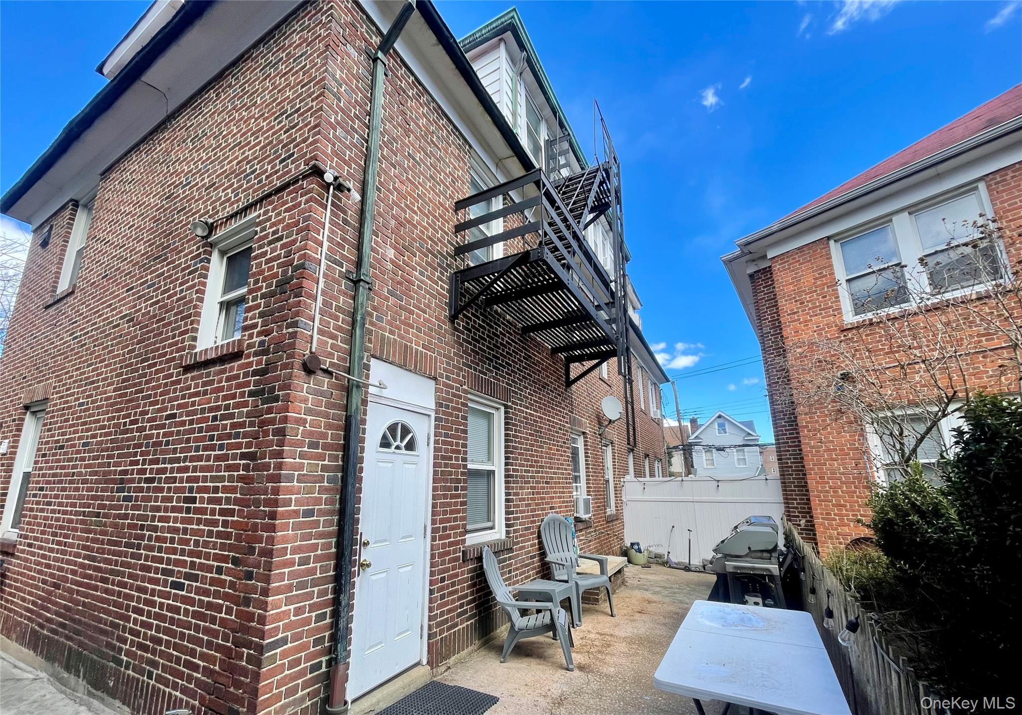 372 East 235th Street Bronx, NY 10470 - Photo 31 of 36 a view of outdoor space and patio
