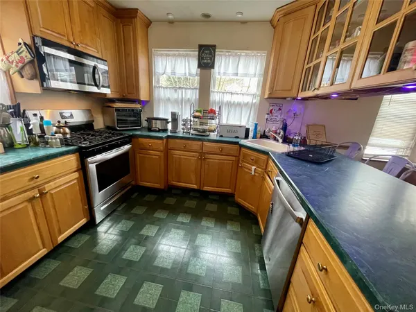 $1,279,000 | 372 East 235th Street | Woodlawn Heights