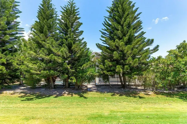 $1,995,000 | 4800 Bocaire Boulevard, Boca Raton, FL 33487