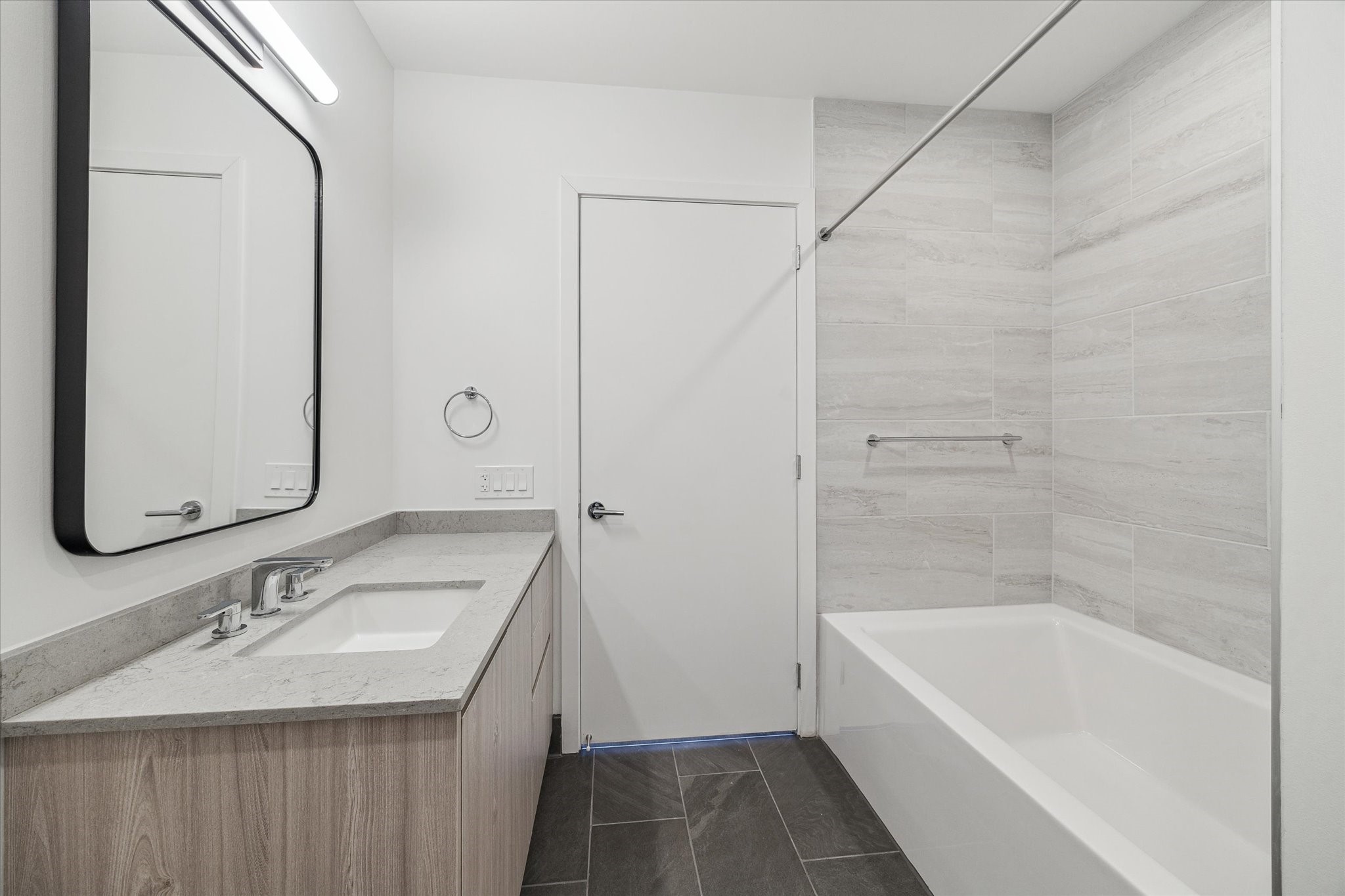 1 Riva Row, Unit 106 The Woodlands, TX 77380 - Photo 17 of 48