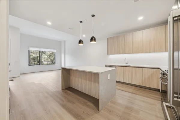 $7,505 | 1 Riva Row, Unit 106, The Woodlands, TX 77380