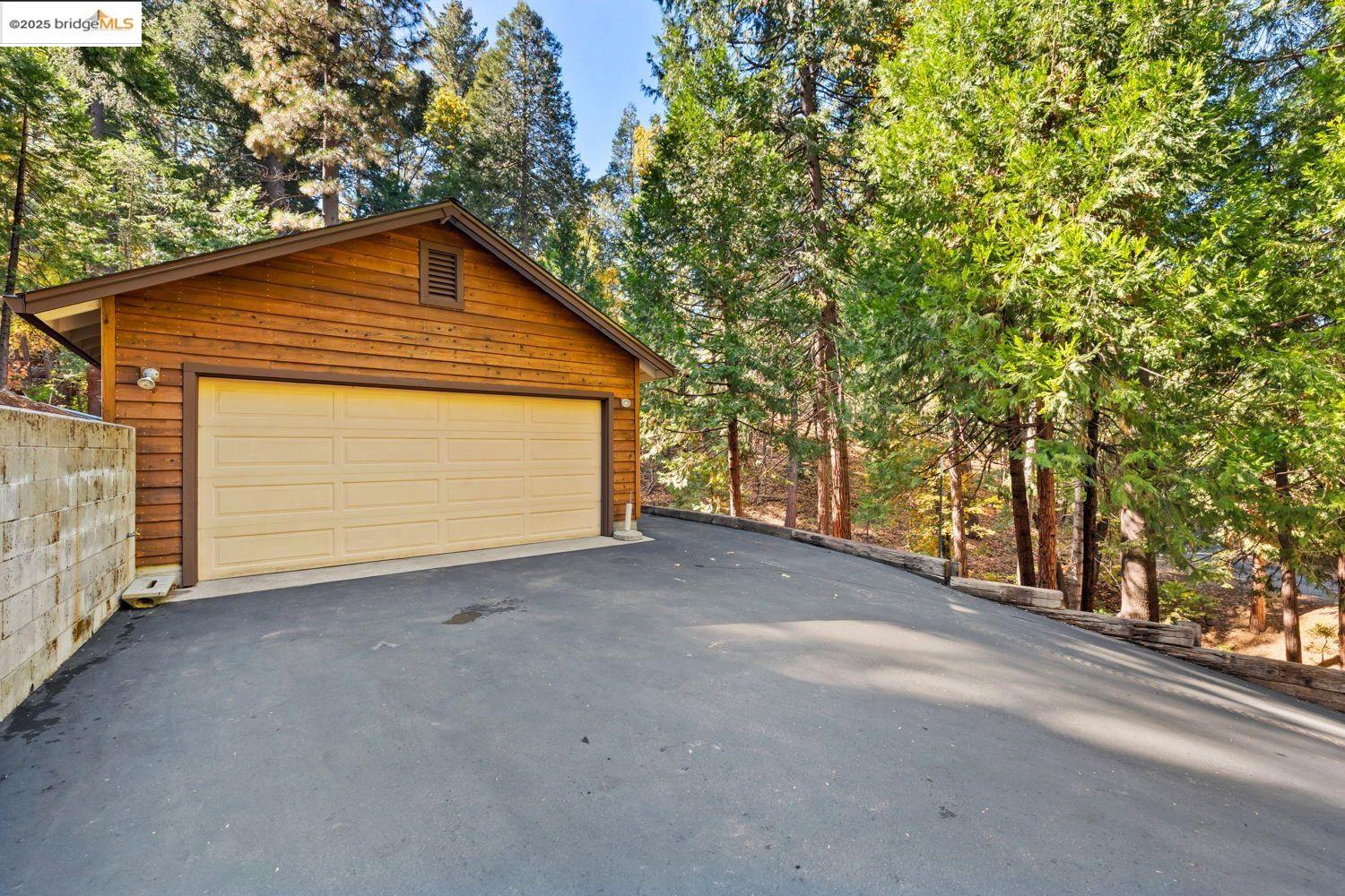 24181 Awahanee Road Sonora, CA 95370 - Photo 6 of 48 a view of backyard of house