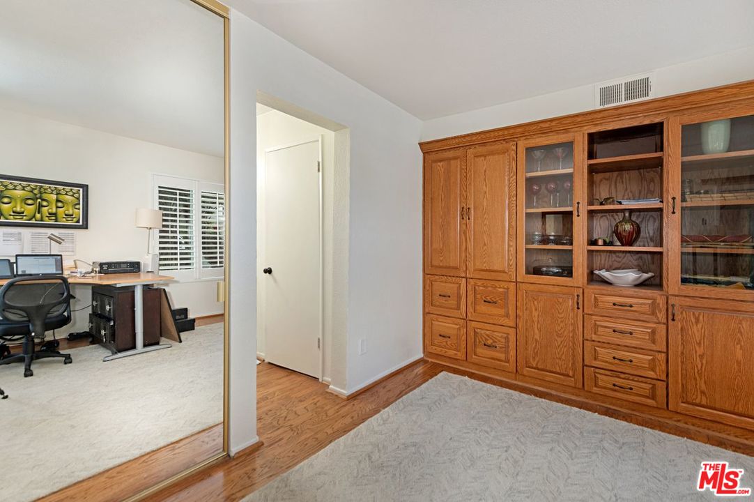 30 Quarterdeck Street, Unit 2 Marina del Rey, CA 90292 - Photo 22 of 29