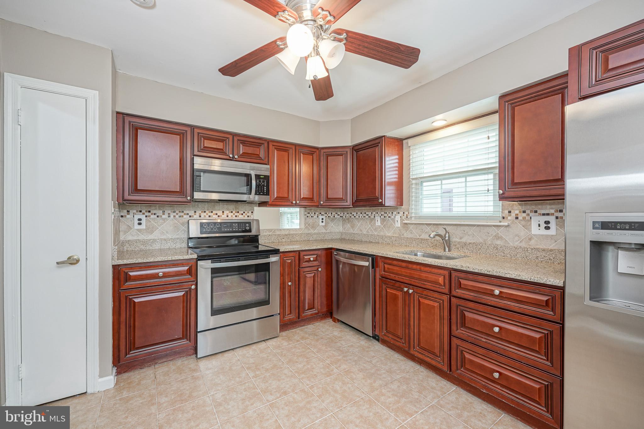 9 Emory Lane Mount Laurel, NJ 08054 - Photo 4 of 31 LG Stainless Steel Appliances