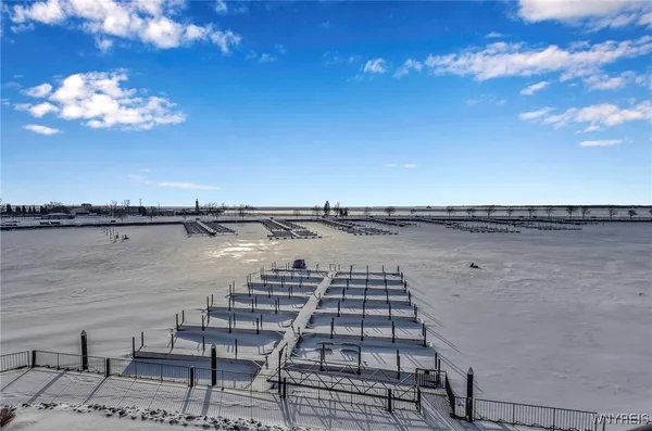 $999,900 | 40 Waterfront Circle, Buffalo, NY 14202