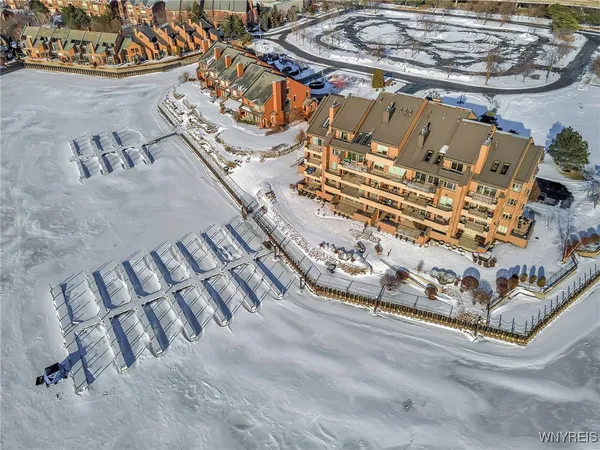 $999,900 | 40 Waterfront Circle, Buffalo, NY 14202