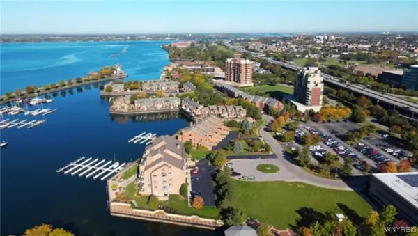 $999,900 | 40 Waterfront Circle, Buffalo, NY 14202