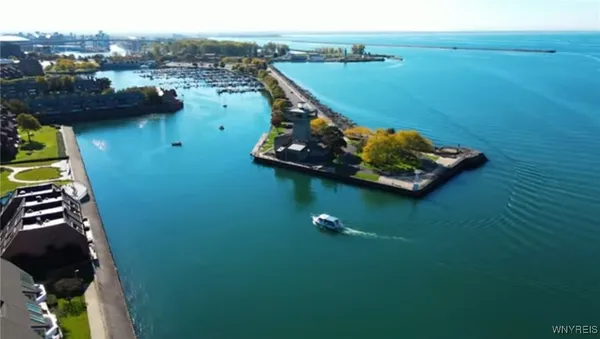 $999,900 | 40 Waterfront Circle, Buffalo, NY 14202