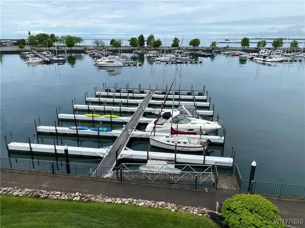 $999,900 | 40 Waterfront Circle, Buffalo, NY 14202