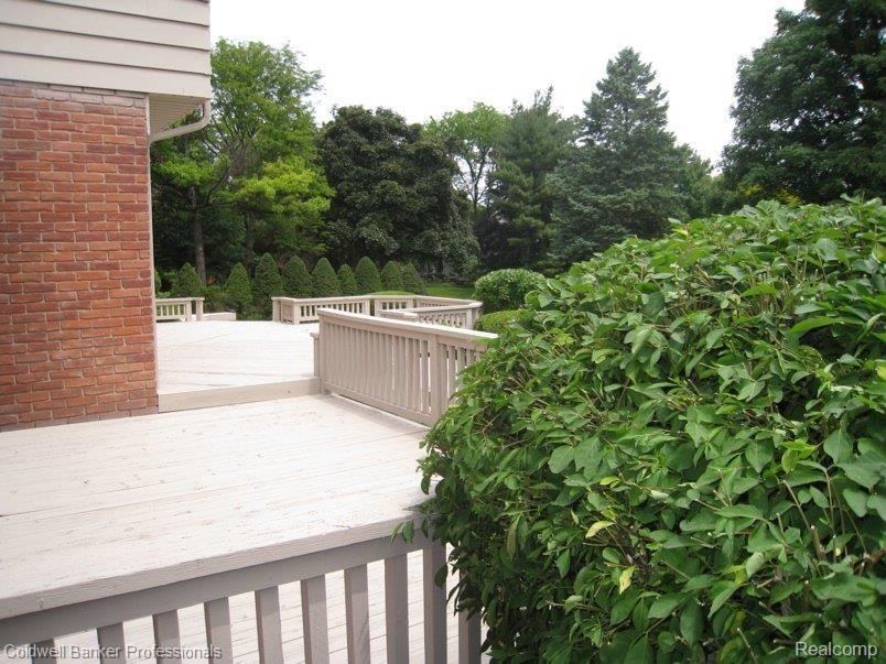 4331 Covered Bridge Road Bloomfield Hills, MI 48302 - Photo 13 of 15 SIDE VIEW OF DECK