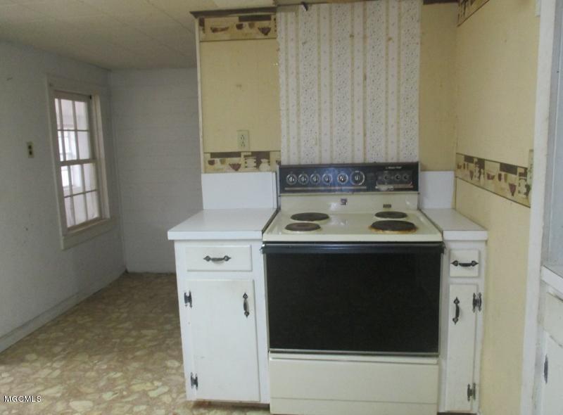 4256 Beaver Dam Road Lucedale, MS 39452 - Photo 11 of 31 KITCHEN