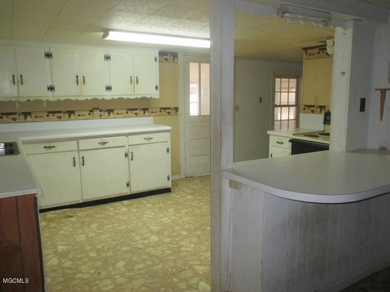 4256 Beaver Dam Road Lucedale, MS 39452 - Photo 12 of 31 KITCHEN