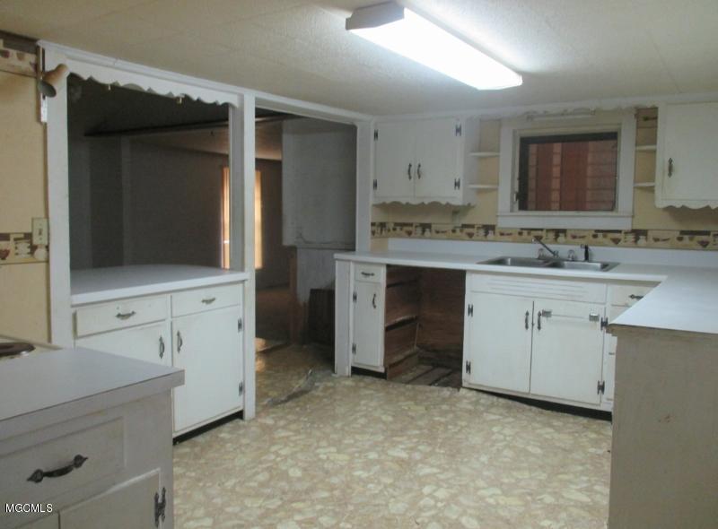 4256 Beaver Dam Road Lucedale, MS 39452 - Photo 15 of 31 KITCHEN