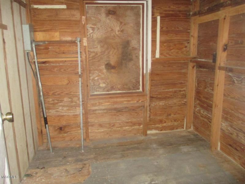 4256 Beaver Dam Road Lucedale, MS 39452 - Photo 16 of 31 LAUNDRY ROOM