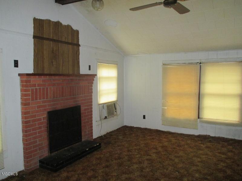 4256 Beaver Dam Road Lucedale, MS 39452 - Photo 4 of 31 LIVING ROOM