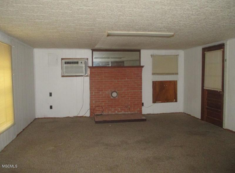 4256 Beaver Dam Road Lucedale, MS 39452 - Photo 7 of 31 FAMILY ROOM
