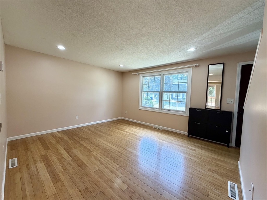 47-49 Kamuda Street, Unit 47 Springfield, MA 01151 - Photo 4 of 17