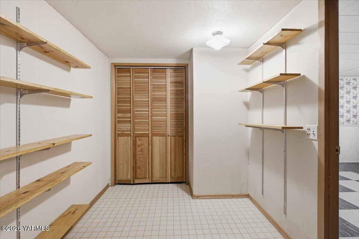111 Sunset Way Zillah, WA 98953 - Photo 27 of 44 Storage room