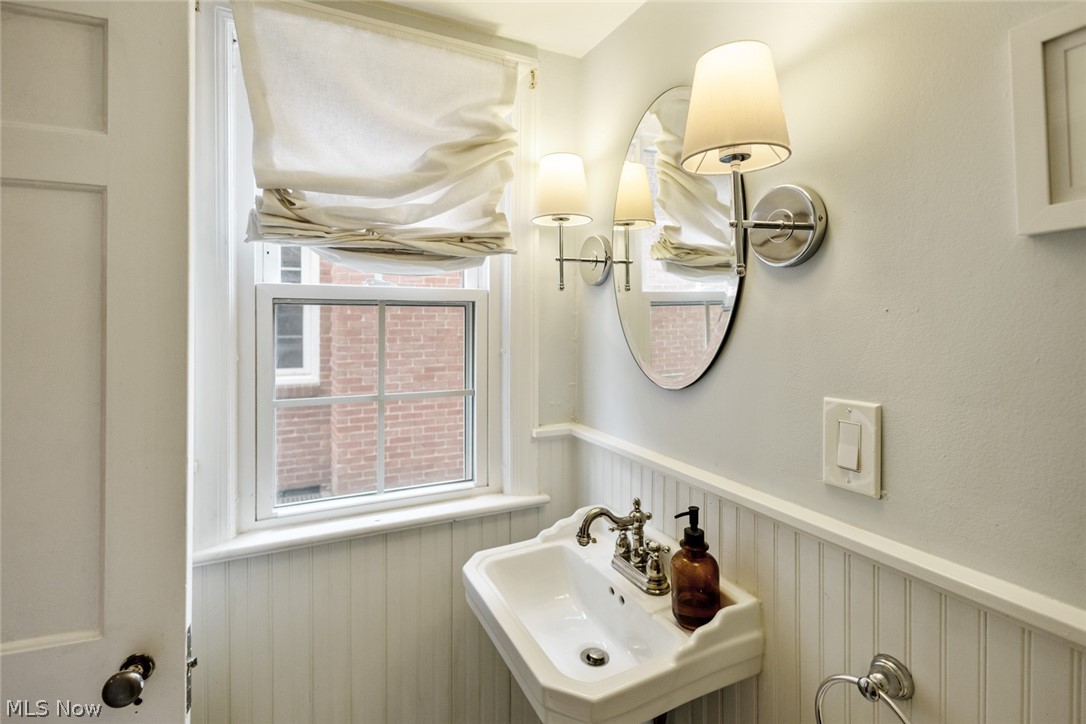 2453 Channing Road University Heights, OH 44118 - Photo 16 of 32 Gallery Image 16