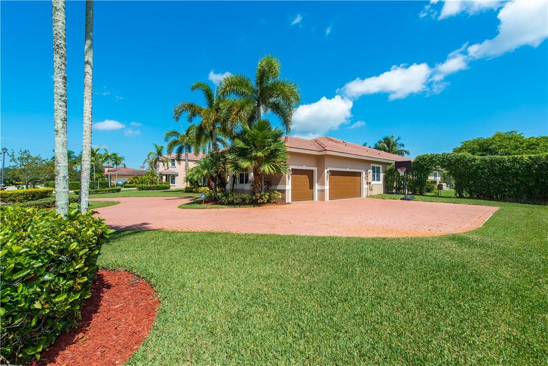 711 Ranch Road Weston, FL 33326 - Photo 3 of 23 Photo 3