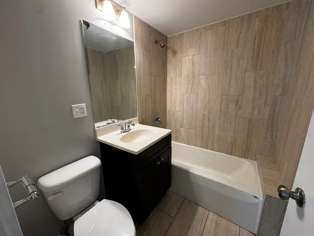 $1,995 | 5001 North Sawyer Avenue, Unit GDN, Chicago, IL 60625