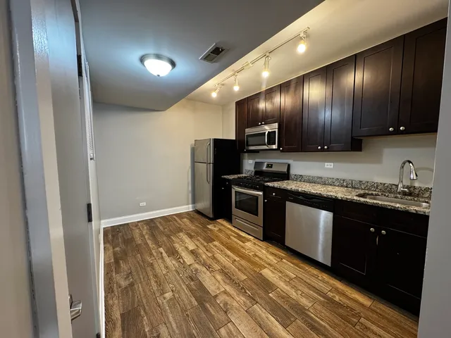 $1,995 | 5001 North Sawyer Avenue, Unit GDN, Chicago, IL 60625