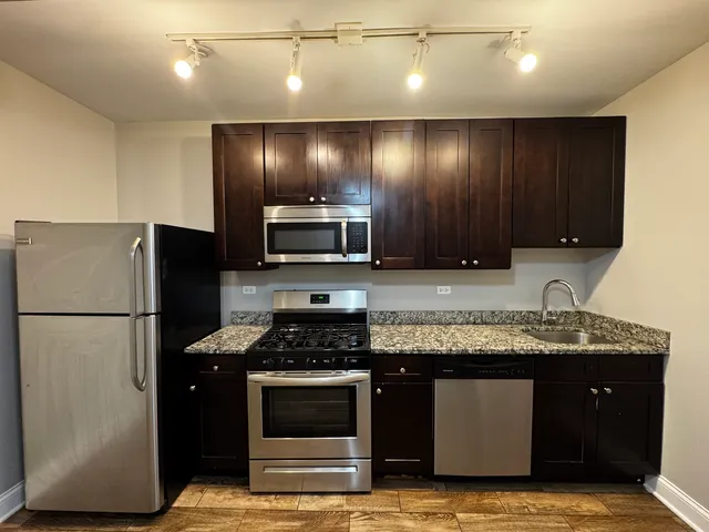 $1,995 | 5001 North Sawyer Avenue, Unit GDN, Chicago, IL 60625