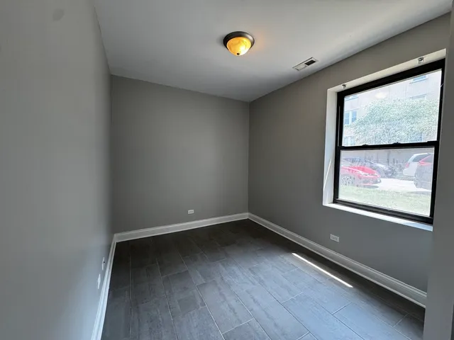 $1,995 | 5001 North Sawyer Avenue, Unit GDN, Chicago, IL 60625