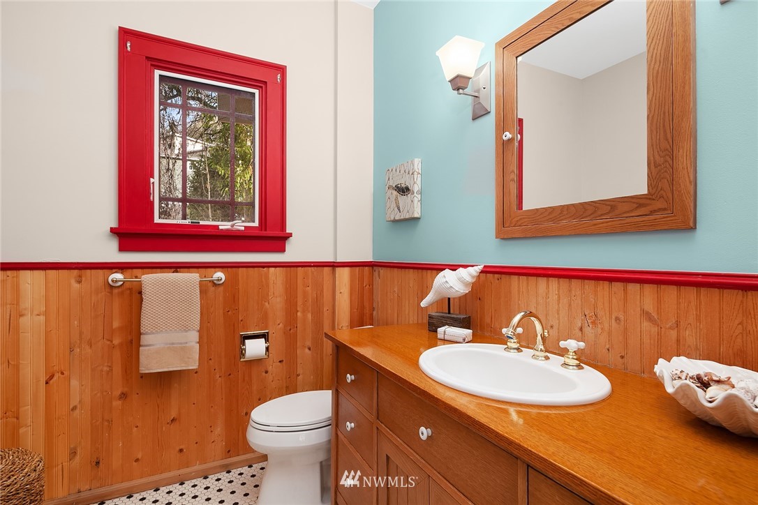 17522 West Riverside Drive Bothell, WA 98011 - Photo 14 of 28 a bathroom with a toilet a sink and mirror