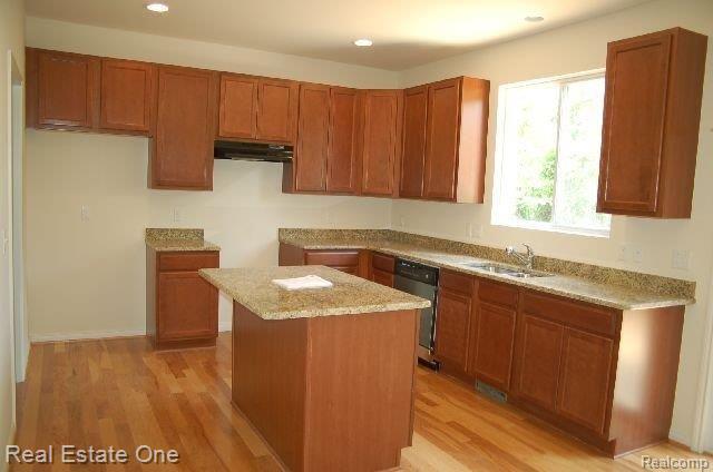 847 Monterey Ln. Rochester, MI 48307 - Photo 7 of 17 KITCHEN view 2