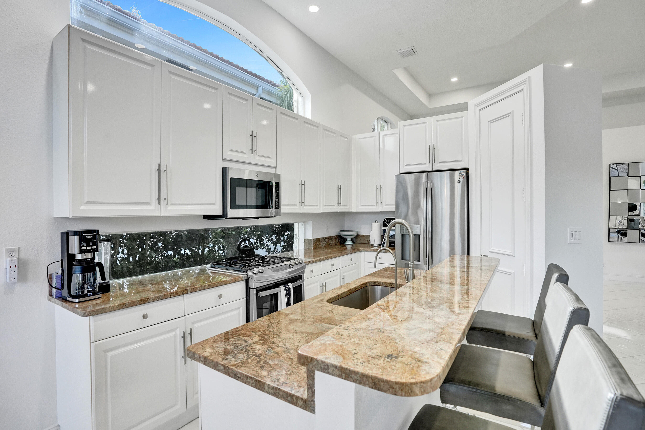 251 Isle Way Palm Beach Gardens, FL 33418 - Photo 10 of 68 DSC07957