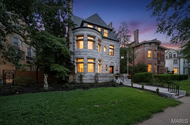 $925,000 | 4410 Westminster Place, St. Louis, MO 63108