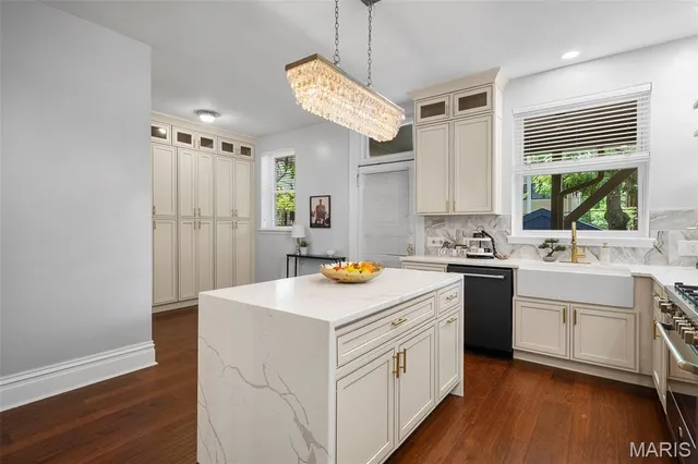 $925,000 | 4410 Westminster Place, St. Louis, MO 63108