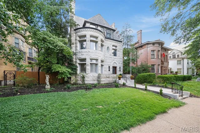 $925,000 | 4410 Westminster Place, St. Louis, MO 63108