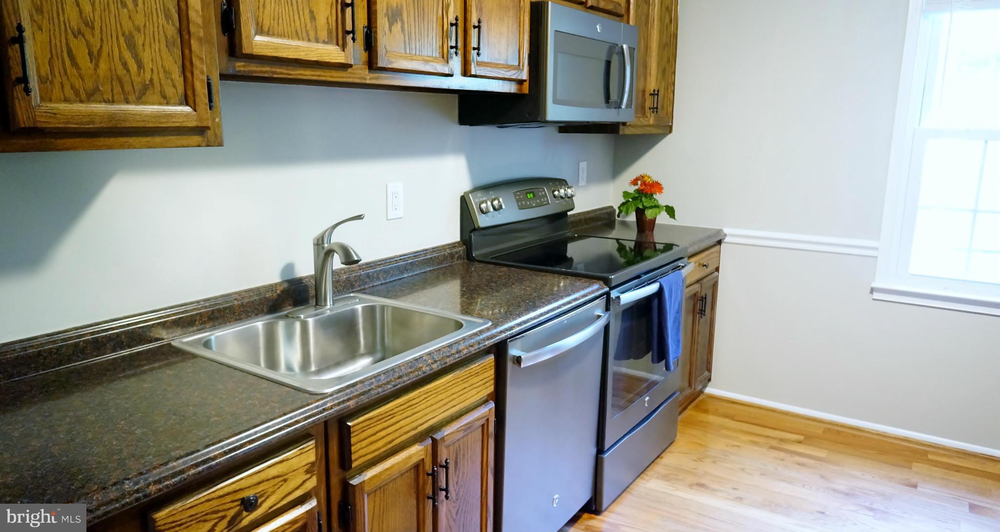 8373 Luce Court Springfield, VA 22153 - Photo 11 of 27 Kitchen